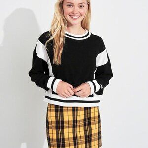NWT Hollister Colorblock Crewneck Sweatshirt. Black/White. Size XS
